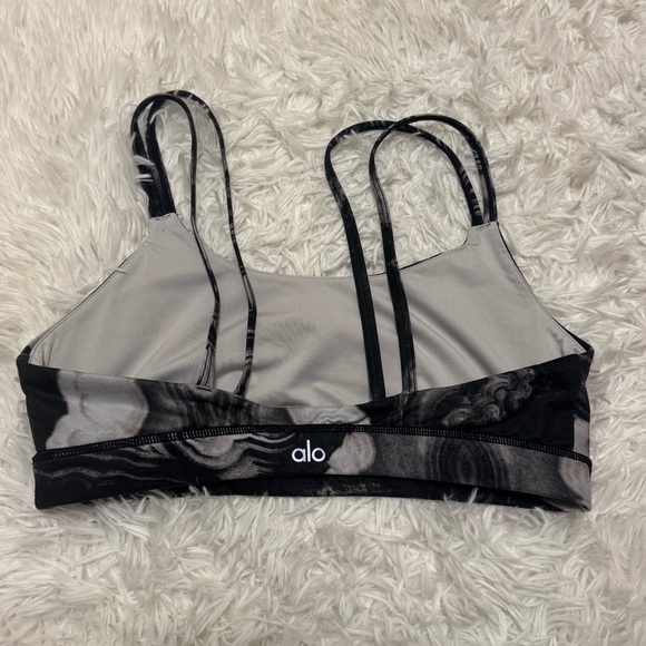 ALO Yoga Sports Bra Black and white Alo Yoga marble print sports bra - Picture 3 of 4